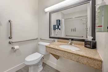 Standard Room, 2 Queen Beds, Accessible, Bathtub