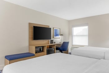 Standard Room, 2 Queen Beds, Accessible, Bathtub