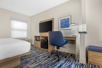 Suite, 1 King Bed, Non Smoking (with Single Sofabed)