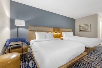 Standard Room, 2 Queen Beds, Accessible, Bathtub
