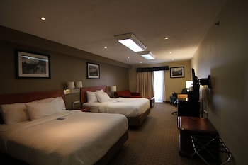 Suite, 2 Queen Bed, 1 Pull Out, 1 Bedroom, Non Smoking (First Floor Drive Up)