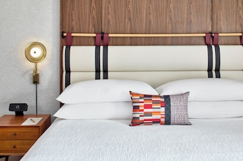 Room, 1 King Bed (Mobility Accessible w/ Tub)