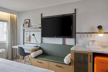 Room, 1 King Bed (Mobility Accessible w/ Tub)