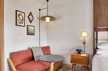 Room, 1 King Bed (Mobility Accessible w/ Tub)