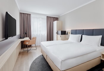 Standard Room, 1 King Bed