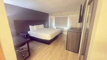 Standard Room, 1 King Bed