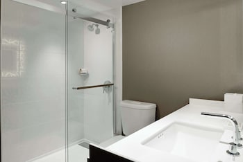 Deluxe Room, Multiple Beds (Large Room)