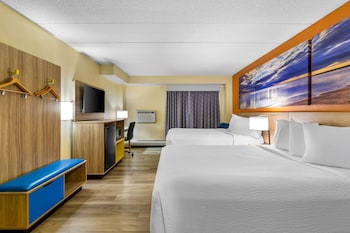 1 King Bed, Mobility Accessible Room, Suite, Roll-In Shower, Non-Smoking