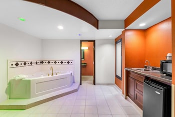 Suite, 1 King Bed, Non Smoking