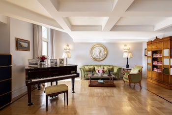 Suite, Sea View (Parkers)