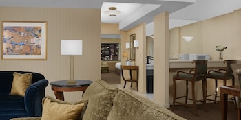 Suite, 1 King Bed (Living Area Manhattan Floor)
