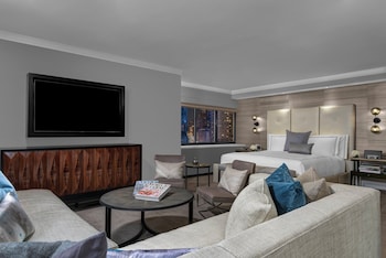 Suite, 1 King Bed (Living & Dining Area Manhattan Floor)