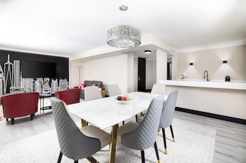 Junior Suite, 1 King Bed (Walk in shower)
