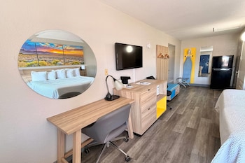 Standard Room, 1 King Bed
