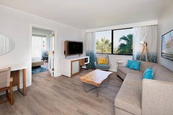 Executive Suite, 1 Bedroom, Balcony (Mobility Accessible, Tub)