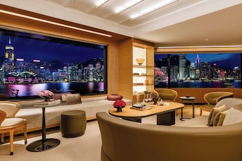 Club Suite, 1 Bedroom, Harbor View, Corner (Regent Club Access)