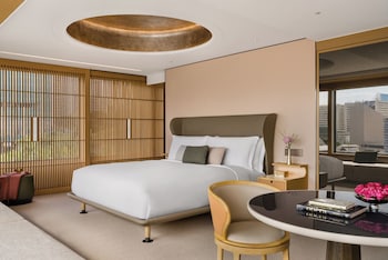 Club Suite, 1 Bedroom, Harbor View (Daybed, Regent Club Access)