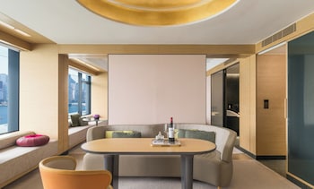 Club Suite, 1 Bedroom, Club Lounge Access, Harbor View (High Floor)