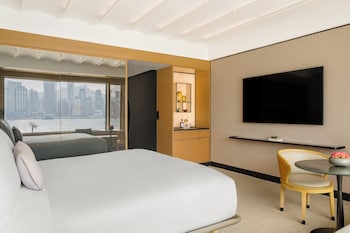 Classic Room, 1 King Bed, Harbor View (Daybed, Moongate)