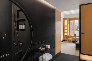 Classic Room, 1 King Bed, Harbor View (Daybed, Moongate)