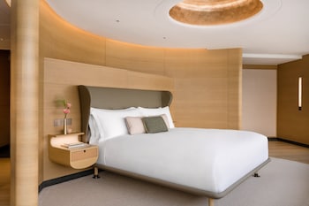 Club Suite, 1 Bedroom, Sea View, Corner (Regent Club Access)