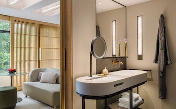 Classic Room, 1 King Bed