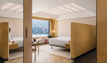 Club Studio Suite, 1 King Bed, Club Lounge Access, Harbor View (Daybed)