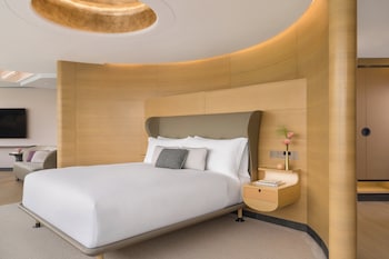 Club Suite, 1 Bedroom, Sea View, Corner (Regent Club Access)