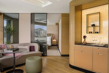 Club Suite, 1 Bedroom, Harbor View (Regent Club Access)