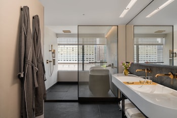 Club Suite, 1 Bedroom, Harbor View (Daybed, Regent Club Access)