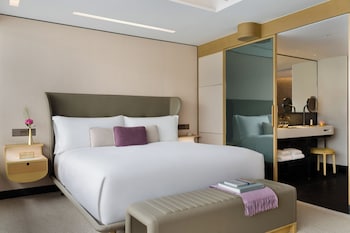Club Suite, 1 Bedroom, Harbor View (Regent Club Access)