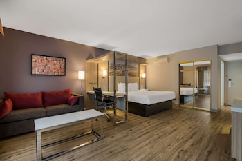 Standard Room, 1 King Bed, Non Smoking, Refrigerator