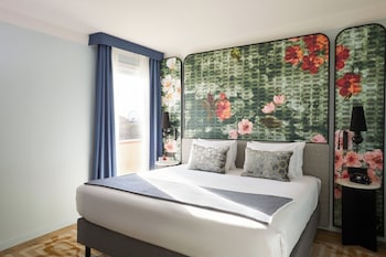 Suite (1 King, Single Sofa Bed)