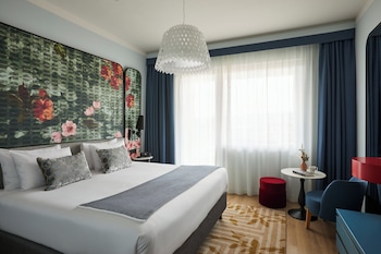 Premium Room (1 Queen, Single Sofa bed)