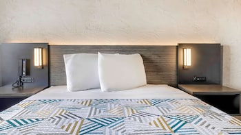 Standard Room, 1 Queen Bed, Non Smoking