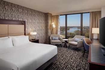 Room, 1 King Bed, River View