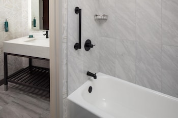 Room, 2 Queen Beds, River View