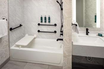 Room, 1 Queen Bed, Accessible, Bathtub (Mobility and Hearing)