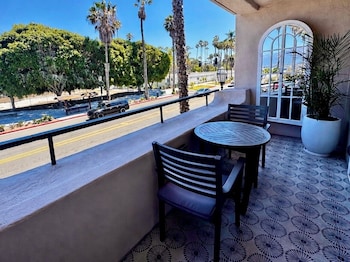 Room, 2 Queen Beds, Balcony, Ocean View