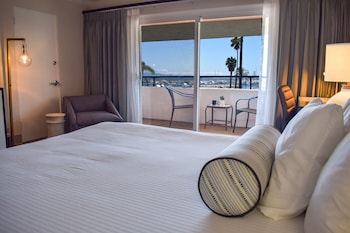 Room, 1 King Bed, Balcony (Harborside)