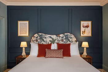 Deluxe Room, 1 King Bed with Sofa bed