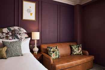 Family Room, 1 King Bed with Sofa bed, Ensuite