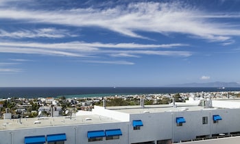 Standard Room, 2 Queen Beds, Partial Ocean View