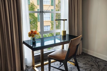 Deluxe Room, 1 King Bed