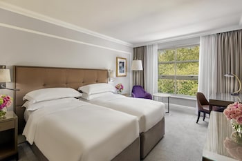 Room, 2 Twin Beds, Club Lounge Access, Garden View