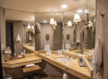 Master Suite King