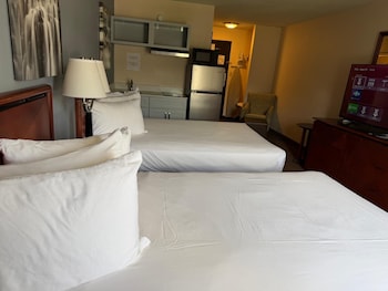 Room, 2 Double Beds, Non Smoking (Upgrade)