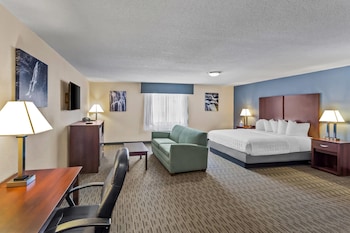 Suite, 1 King Bed with Sofa bed, Non Smoking