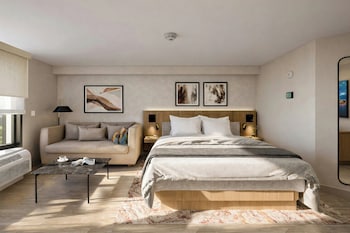 Deluxe Room, 1 Queen Bed, Accessible (Smoke Free)