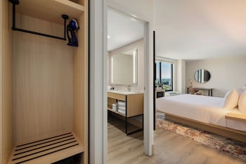 Premium Room, 1 King Bed, Mountain View (Upgraded Bedding & Snack, Smoke Free)